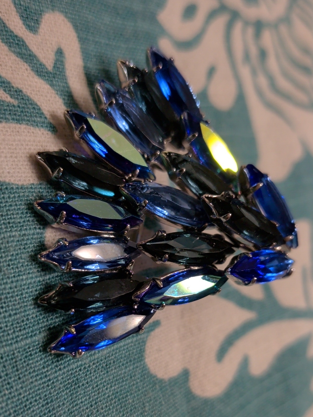 Beautiful Waterfall Rhinestone Brooch - Mid-century - Picture 6 of 7